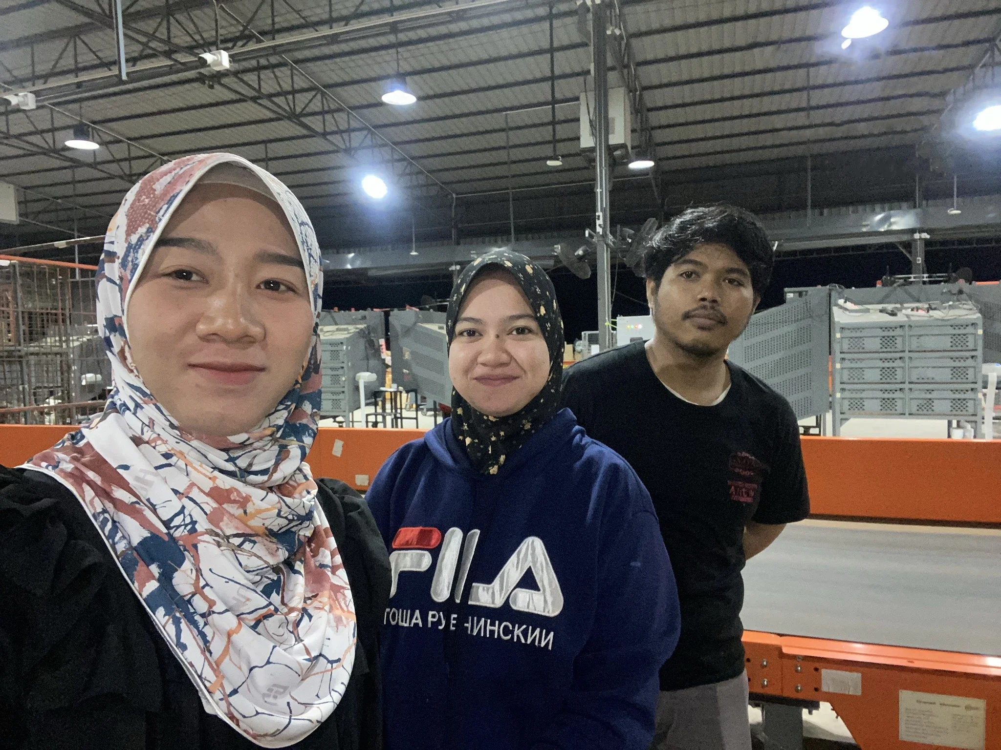 บรรยากาศงานคลังสินค้าของบริษัทเคอรี่ เอ็กซ์เพรส อ.ถลาง ภูเก็ต