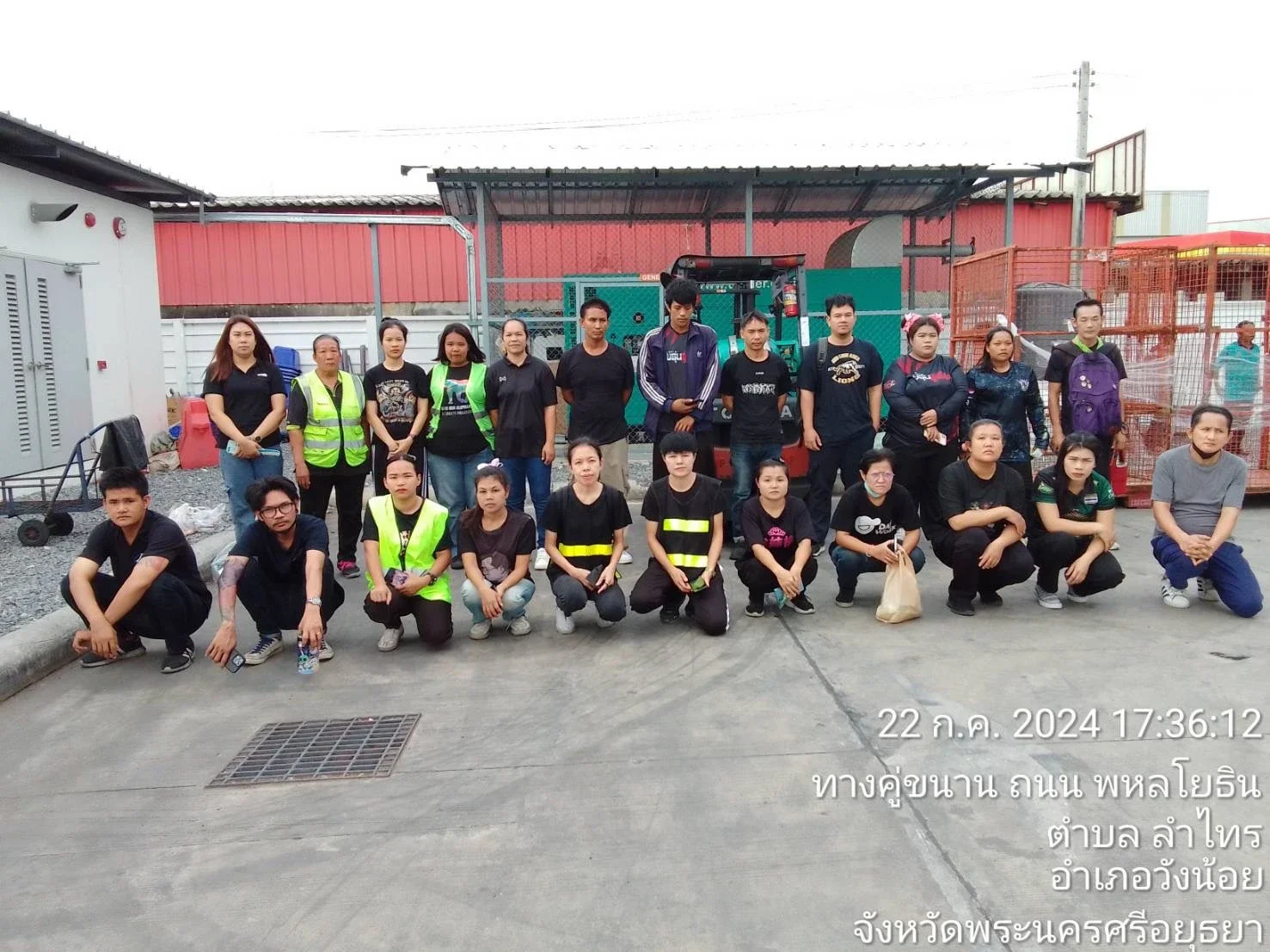 บรรยากาศงานคลังสินค้าของบริษัทเคอรี่ เอ็กซ์เพรส สาขาวังน้อย